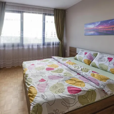 Sunny Apartman *
